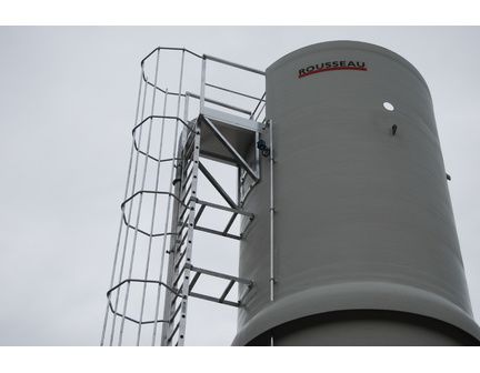 Silo industriel avec système de pesage intégré