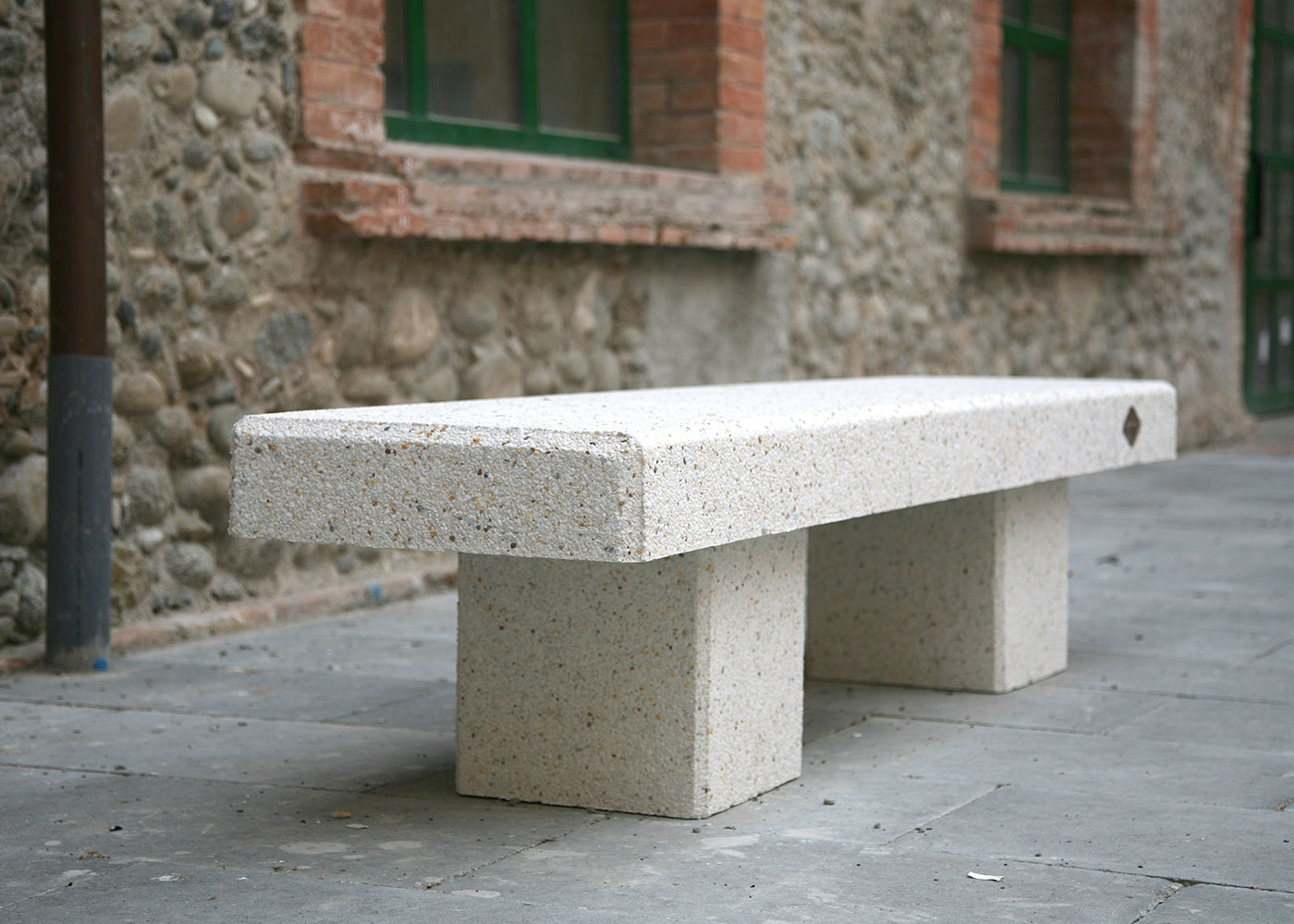 Banquette Toledo UM370 - Banc en béton préfabriqué armé coloris blanc granite_1