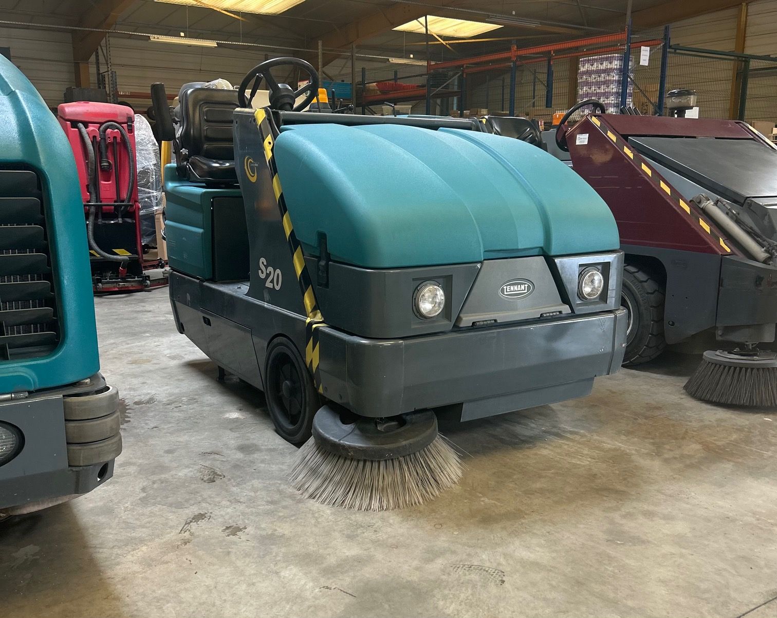 Balayeuse laveuse combinée Tennant - Autolaveuse électrique et thermique - Modèles reconditionnés ou neufs_1