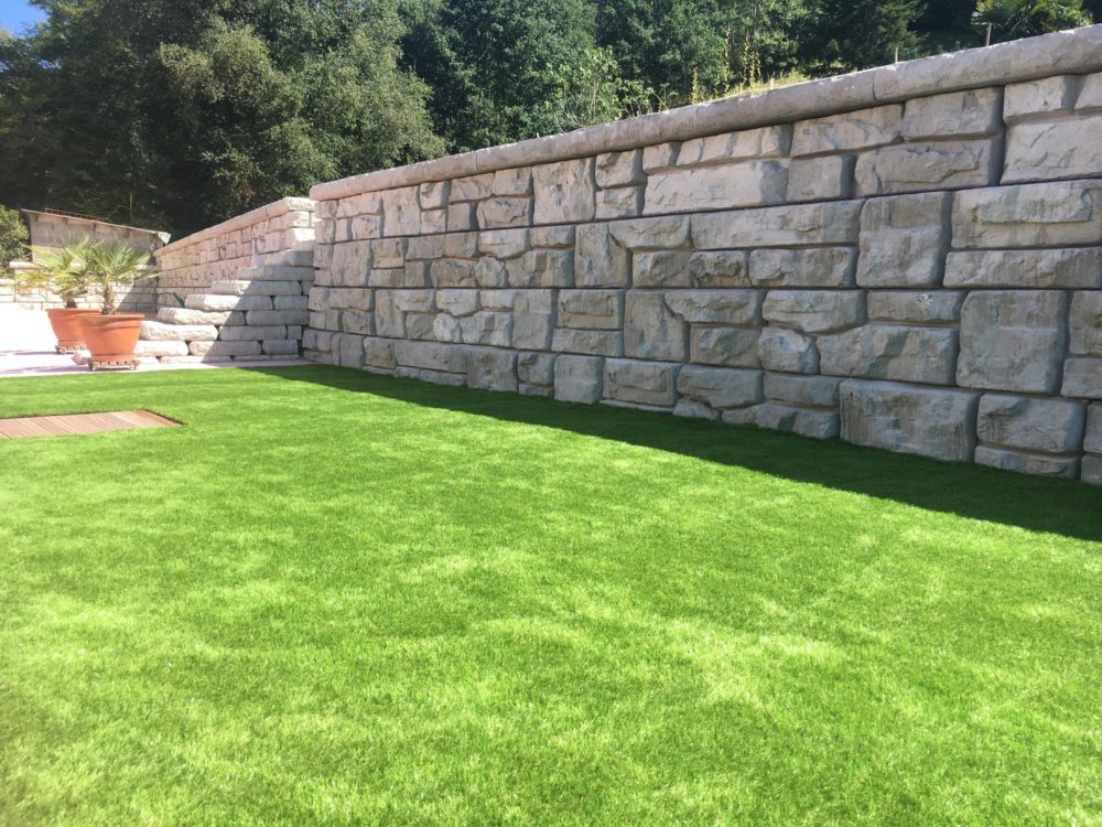 Système de mur de soutènement en béton