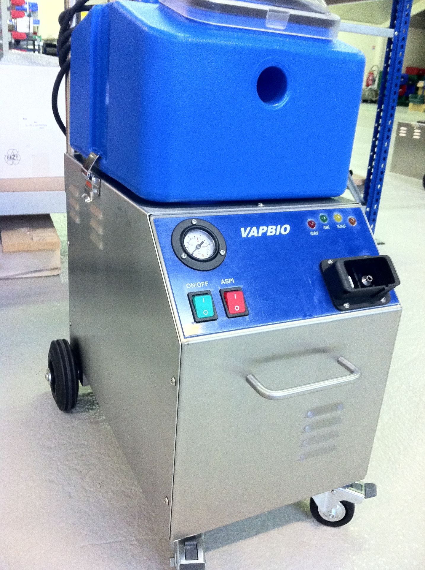 Équipement de nettoyage compact et robuste pour environnements industriels