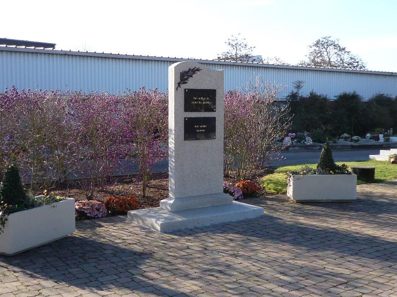 Stèles commémoratives traditionnels ou modernes - Personnalisation et intégration sur mesure - Granimond_1