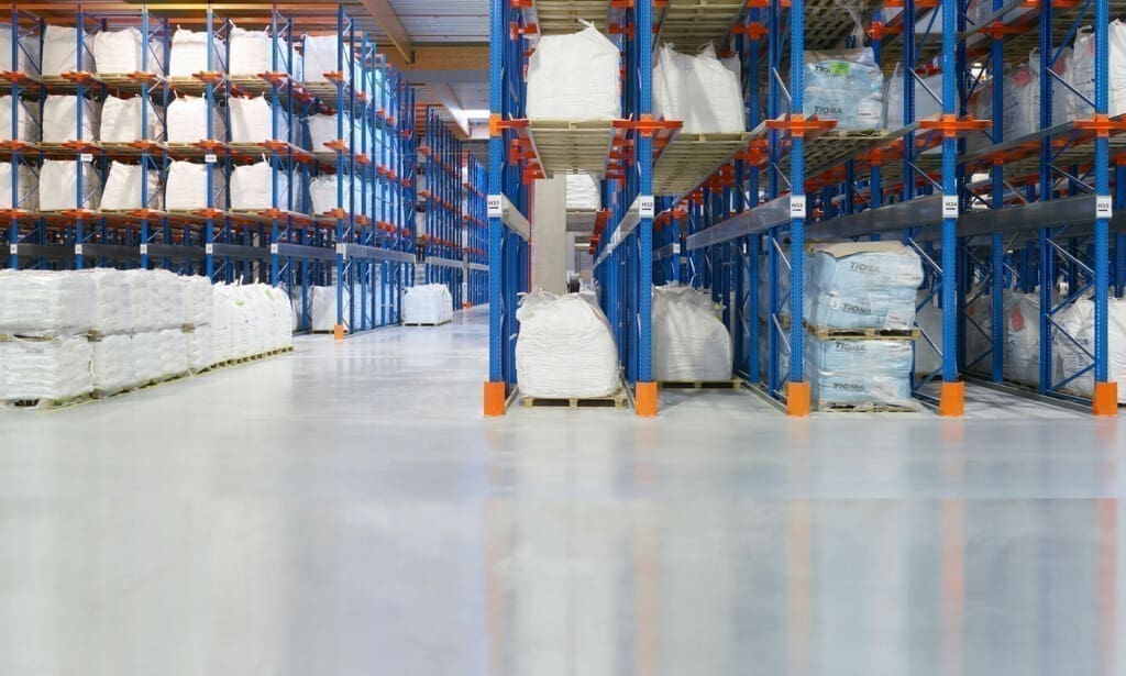 Rayonnage à accumulation double accès pour maximiser la densité de stockage_0