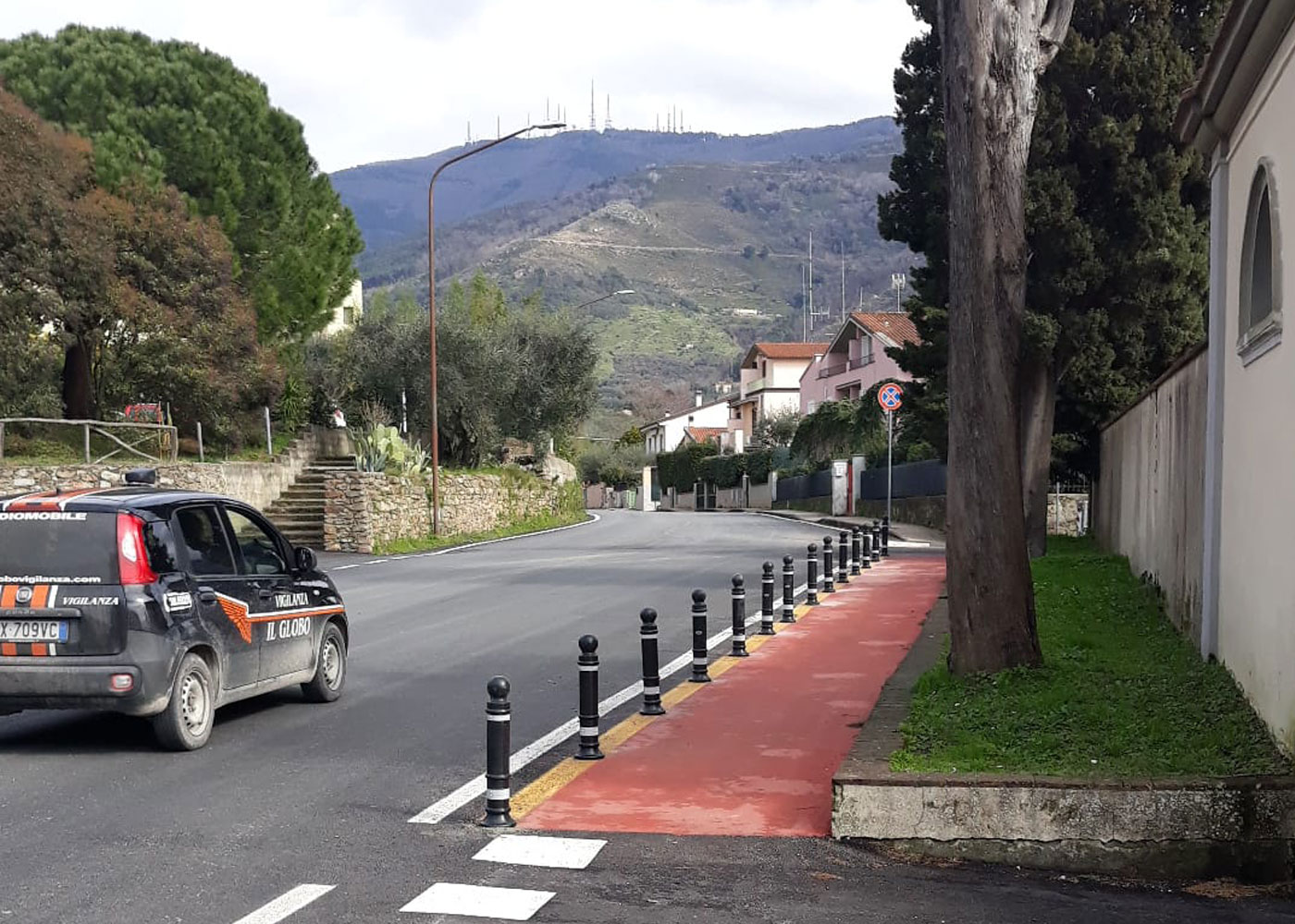 Borne Eros Flex - H412 - polyéthylène compacté avec bandes réfléchissantes_1