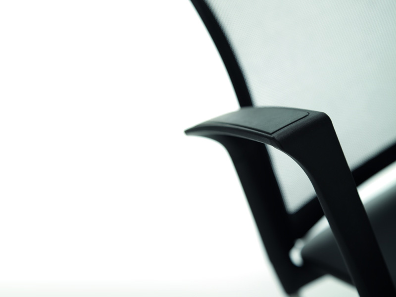 Lot de 2 chaises d'accueil Milo - résille et rembourrage en polyuréthane - coloris noir - pieds chromés_1