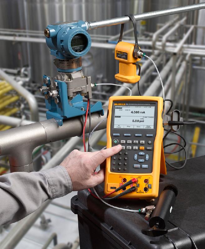 FLUKE 754/EU - Calibrateur de process portable avec mémoire et compatibilité HART_1