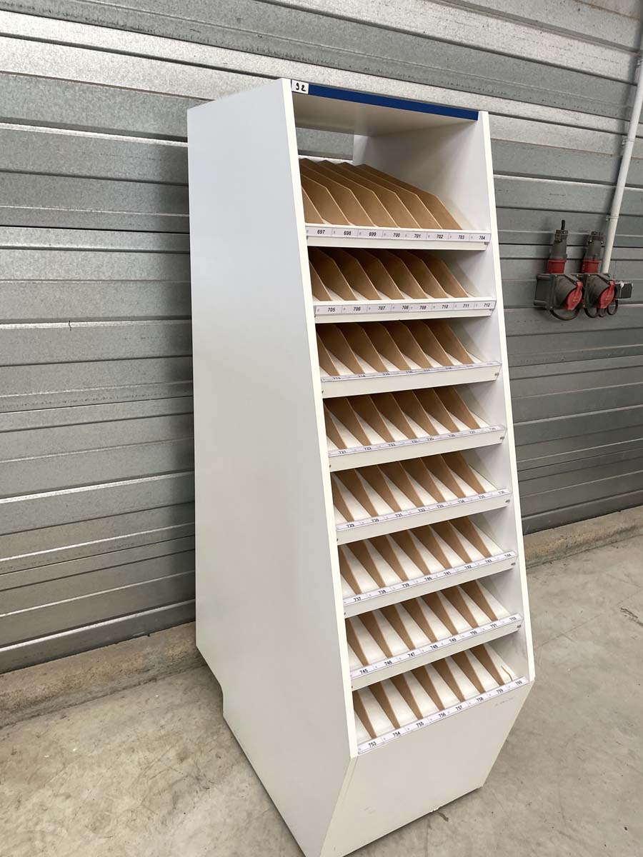 Meuble dynamique blanc pour laboratoire - occasion - sur roulettes avec casier-tiroir arrière - P21091202_1