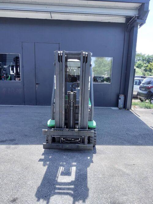 Chariot élévateur électrique Fiat EU315 532 - disponible en occasion et en location de courte à longue durée_1