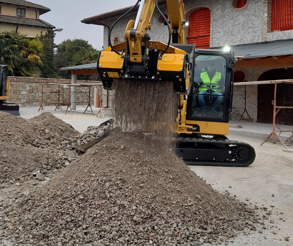 Godet cribleur broyeur MB-HDS212 - 480 kg pour midi-pelles, tractopelles et chargeuses_2