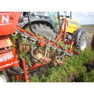 Récolteuse de carottes S2TCMR - Simon - portée avec mise en remorque et nettoyage optimisé_2