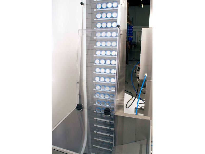 Unicap 150 - bouchonneuse polyvalente avec vitesse jusqu'à 200 contenants par minute et contrôles PLC Allen-Bradley_1