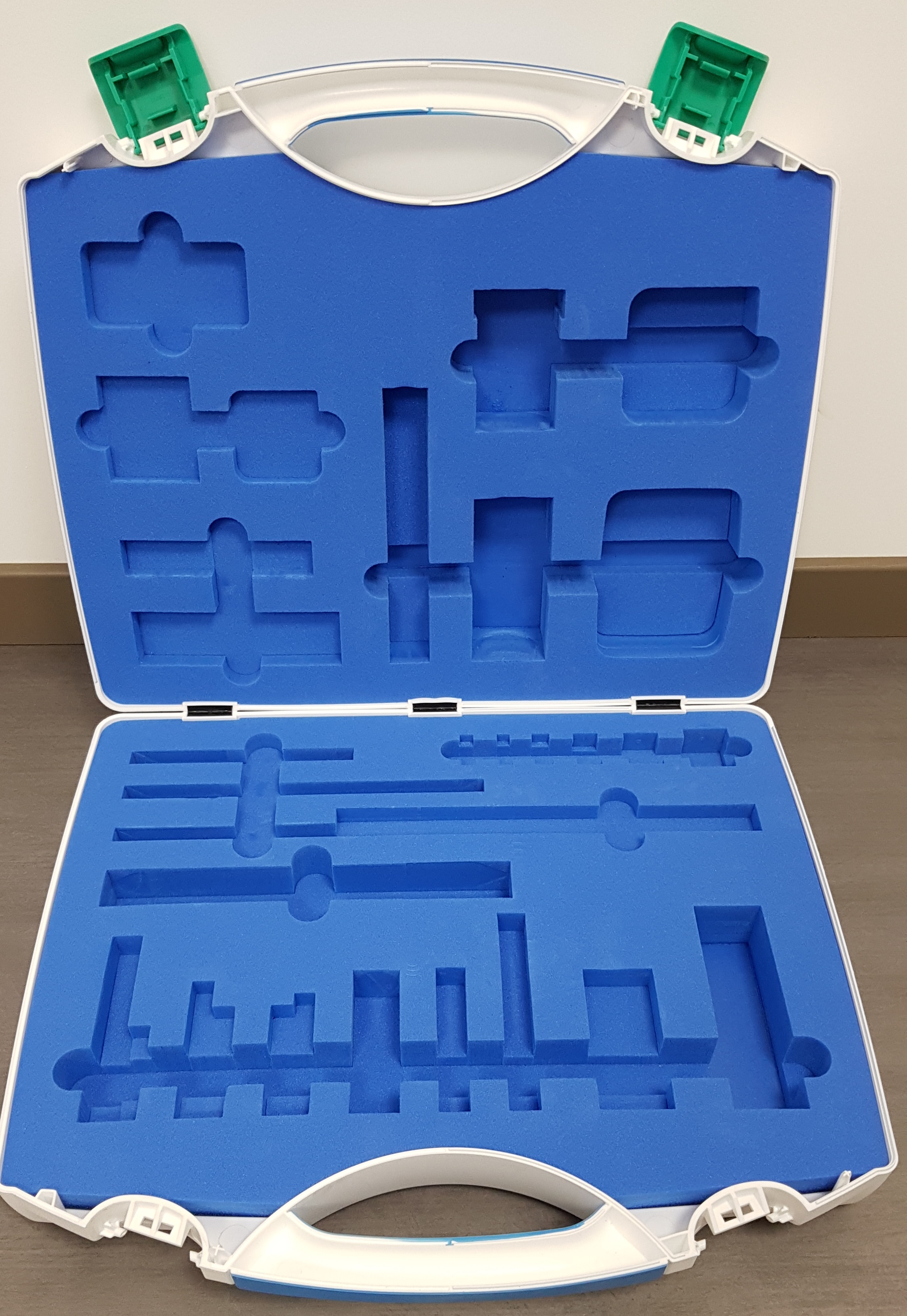 Valise de transport avec mousse de calage sur mesure pour matériel fragile_1