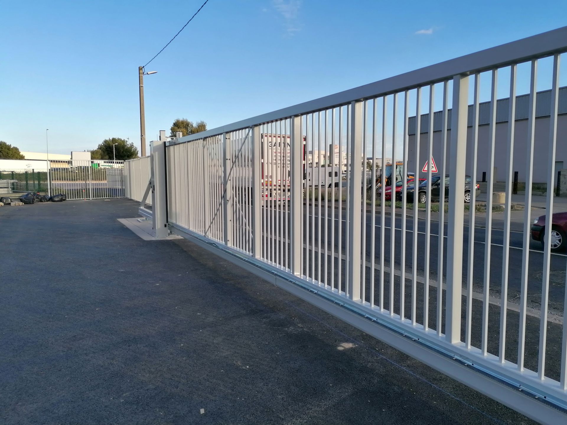 Portail autoportant ULYX® - motorisé et robuste pour passages jusqu'à 16 m - nombreuses options de personnalisation_1