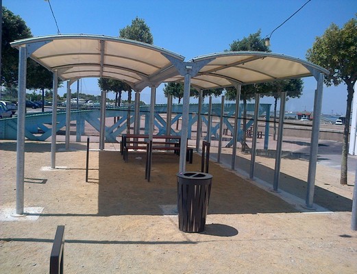 Abris vélo semi-ouvert / structure en acier / bardage en plastique_1