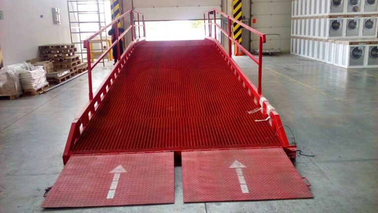 AUSBAU sous commande - Rampe de quai mobile - AV-EXIM - capacité de charge 6 à 12 tonnes, modèles PRO, SRT, ECO, NRW, LNG_1