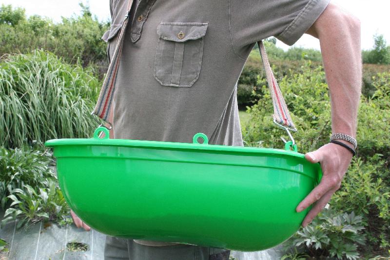 Panier de semence et engrais - plastique vert 20L avec sangle - L 60 x l 31 x H 19.5 cm - Réf 854911_1