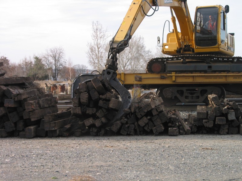 Traverse en bois - Grappin forestier Rotobec RA 4642 avec mâchoires anti-schiste et rotateur 360°_1