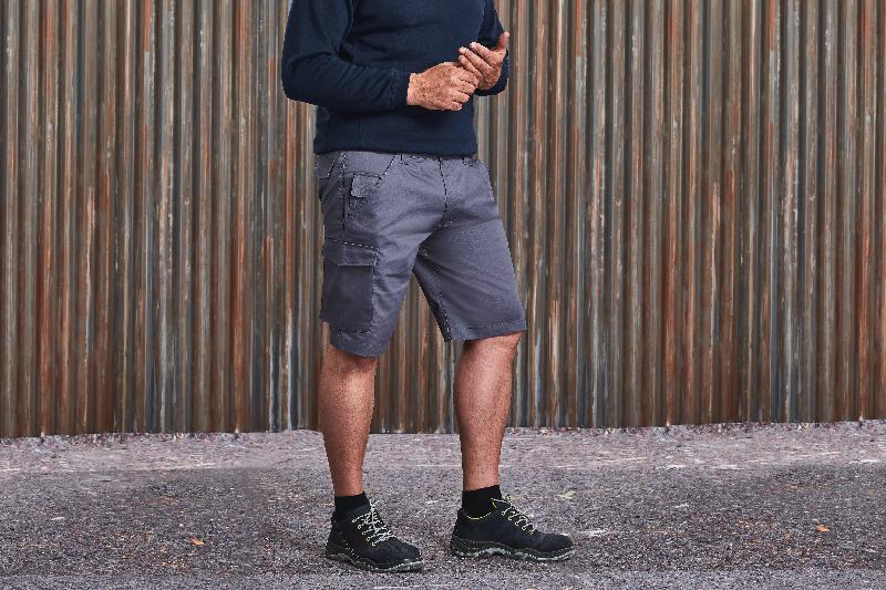 Short Workwear Russell - Réf: RU002M - 65% polyester / 35% coton sergé avec poches multiples et ceinture élastiquée_1