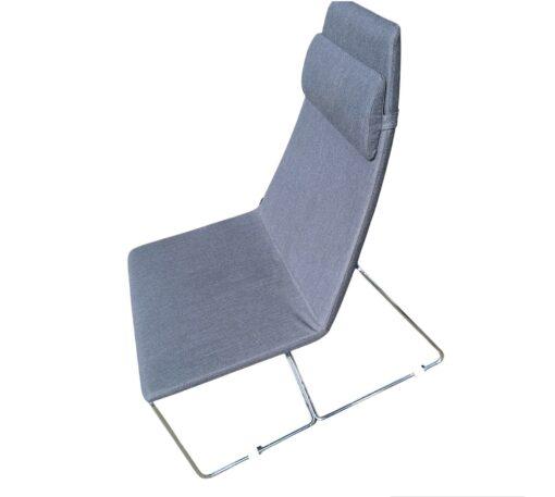 Fauteuil Lounge SINETICA d'occasion - Structure tubulaire en acier - Assise et dossier en polyuréthane - Design épuré et contemporain_1