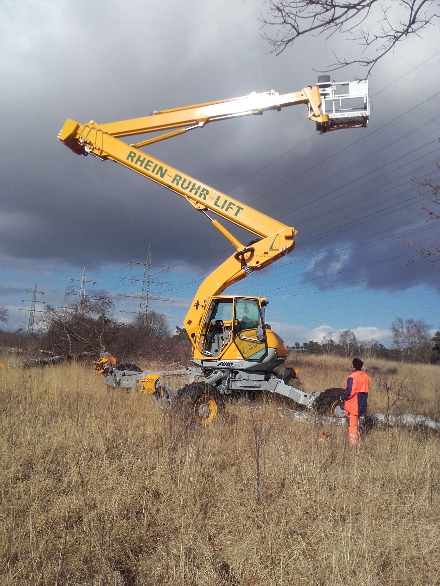 Nacelle automotrice tout-terrain PUMA 42GTX avec capacité de 300 kg à 400 kg