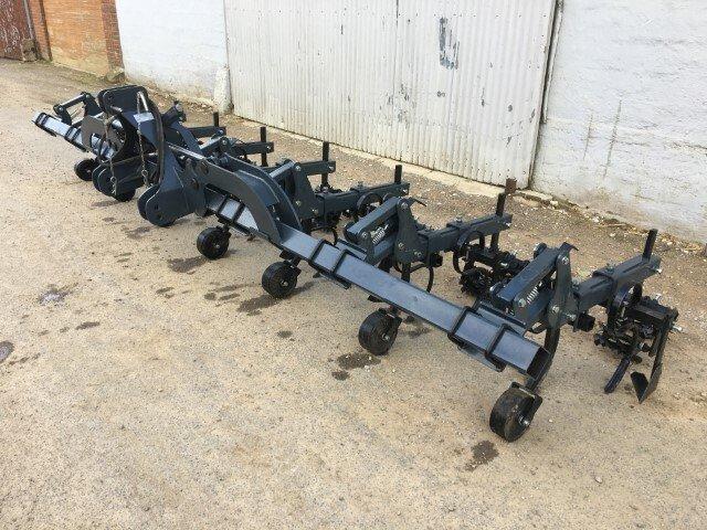 Machine agricole NC DK 6 rangs équipée de 7 éléments montés sur parallélogrammes