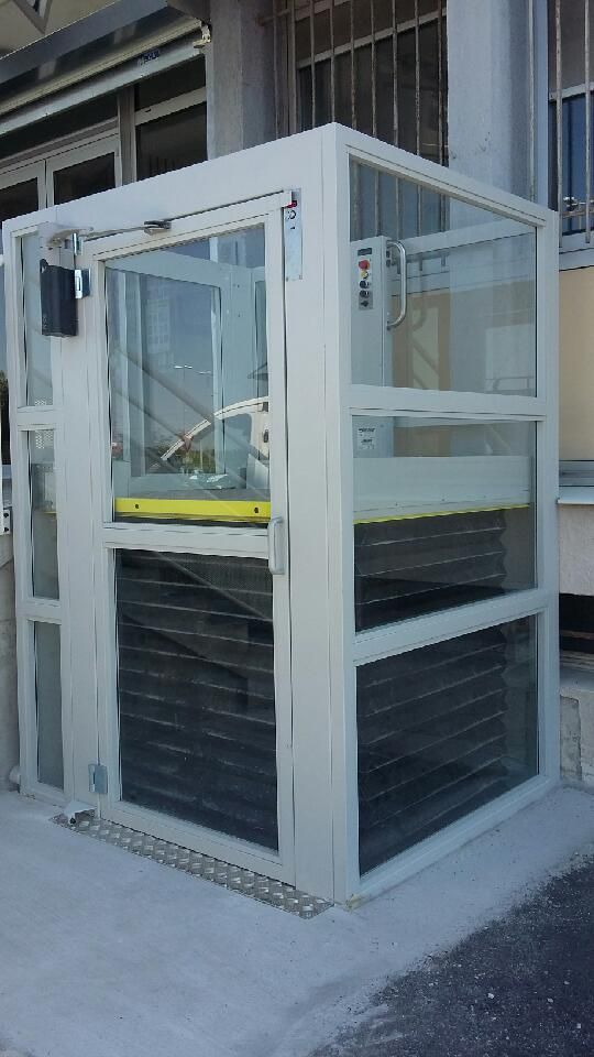 Plateforme élévatrice verticale Liftboy 5 - jusqu'à 1300mm - design moderne et sécurité_1