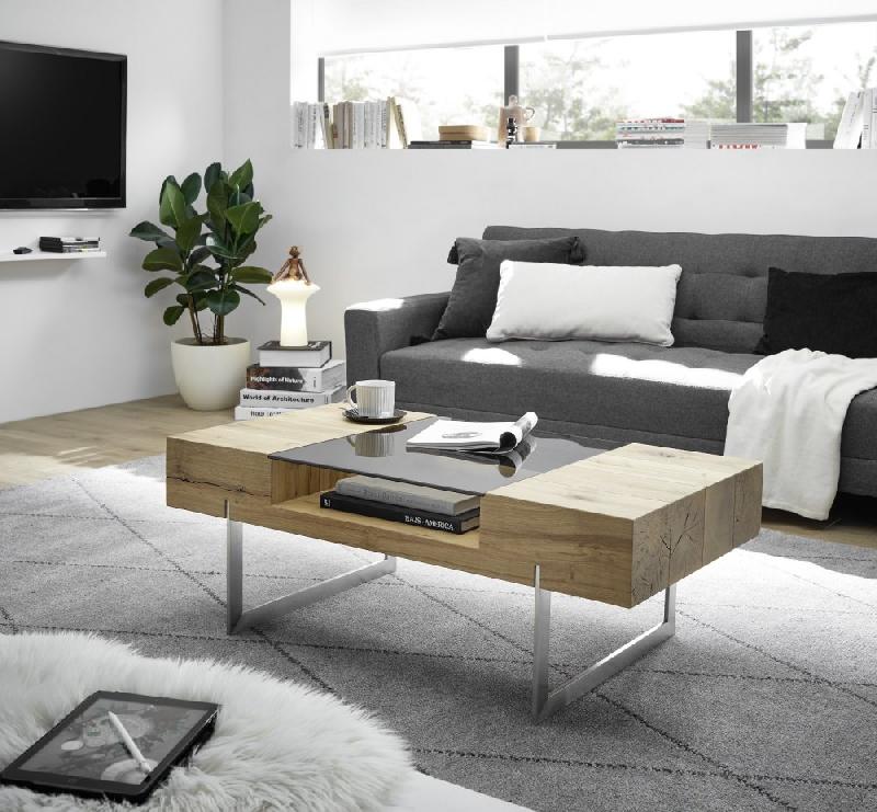 Table basse design Rewa - placage en chêne noueux huilé, plateau en verre teinté bronze et piètement en métal brossé_1