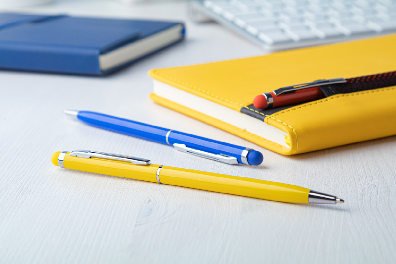 Stylo à bille avec stylet en aluminium - encre bleue - embout tactile assorti_1