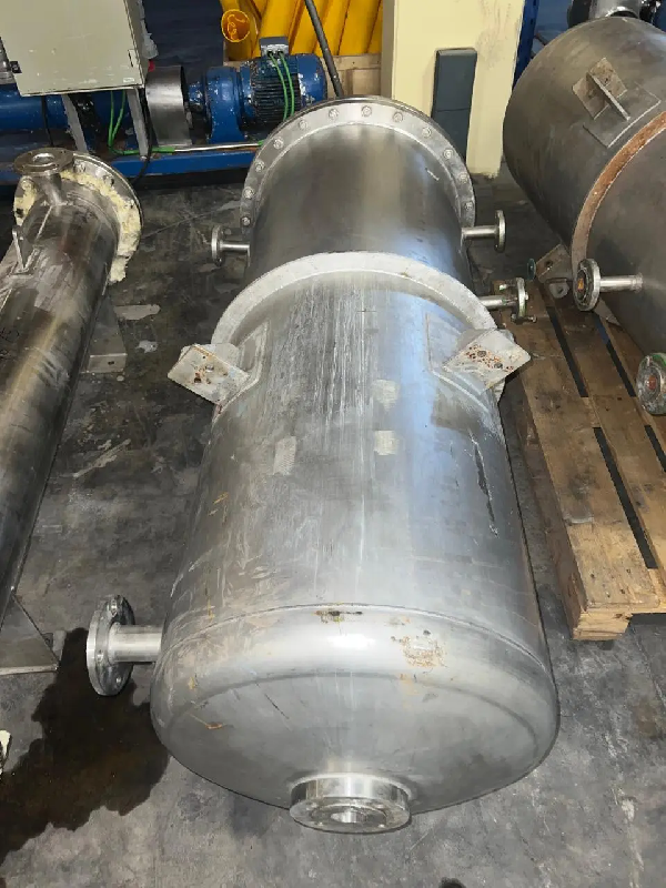 Cuve en acier inoxydable 430 litres d'occasion avec serpentin intérieur - référence : c9672_1