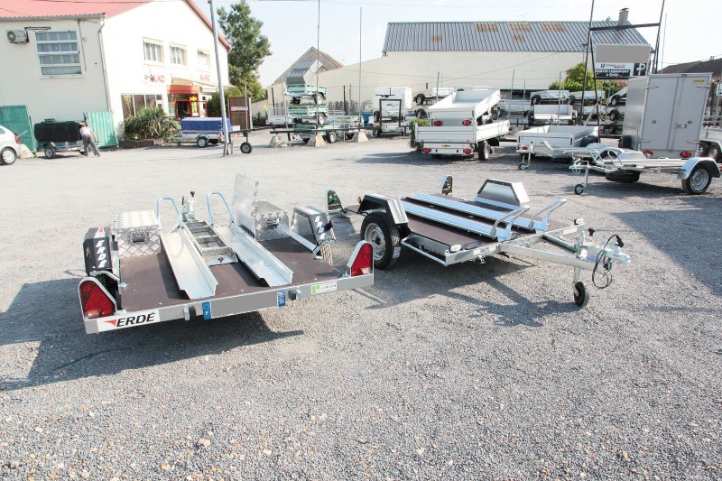 Remorque sans frein avec 2 coffres de rangement alu à l'avant pour le transport d'un scooter 3 roues - erde ch751 mp3 pack_1