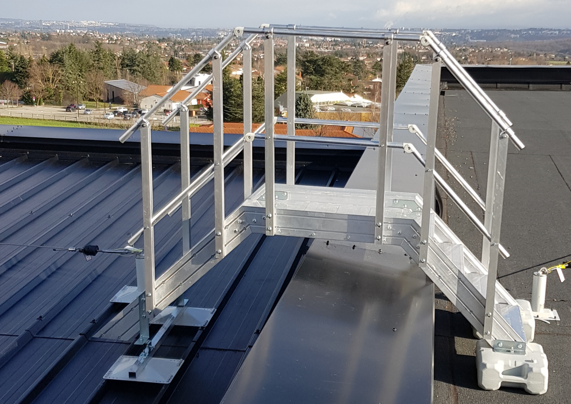 Saut de loup en aluminium - GM - Léger et adaptable pour installations industrielles et terrasses techniques_1