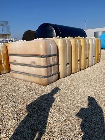 Conteneur plastique ex stockage fioul 2500 L - nettoyé et dégazé - occ ref : w00252302005p - Dabert-Citernes_1