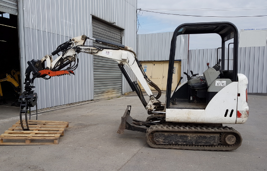 Pince à bois sur mini-pelle_1