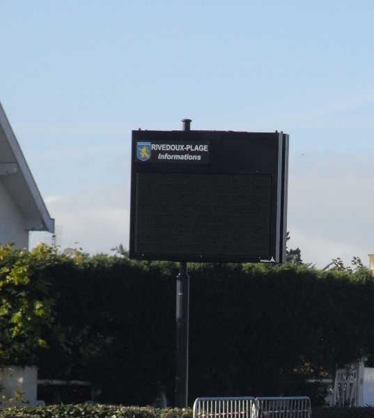 Journal lumineux sur mesure, idéal pour une communication dynamique des communes, entreprises et commerces - OUEST ENSEIGNES_2