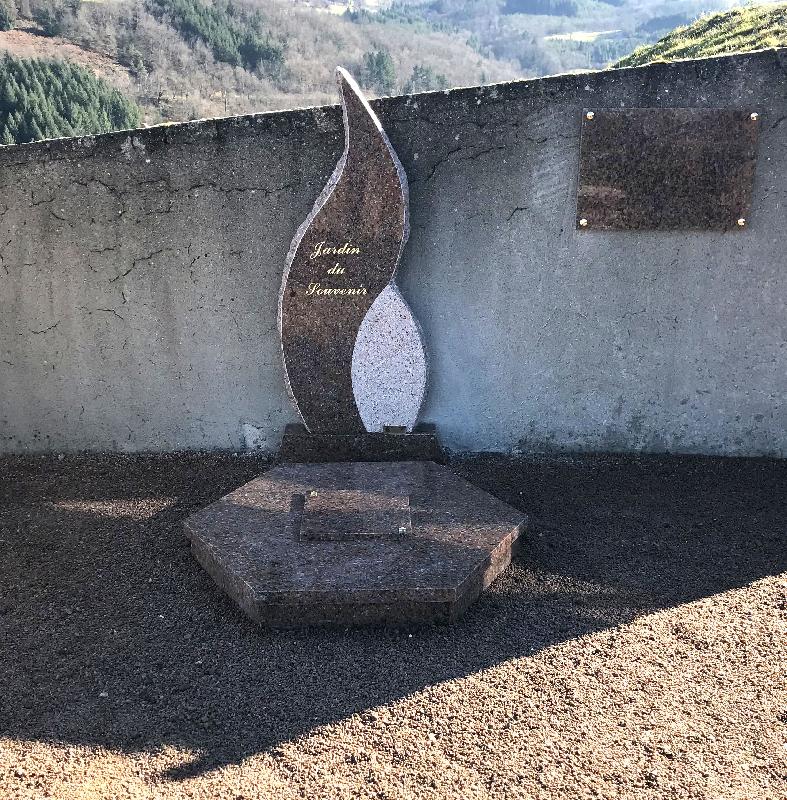 Jardins du souvenir - Espaces de dispersion avec puisard - Galets en marbre et bordures en granit_1