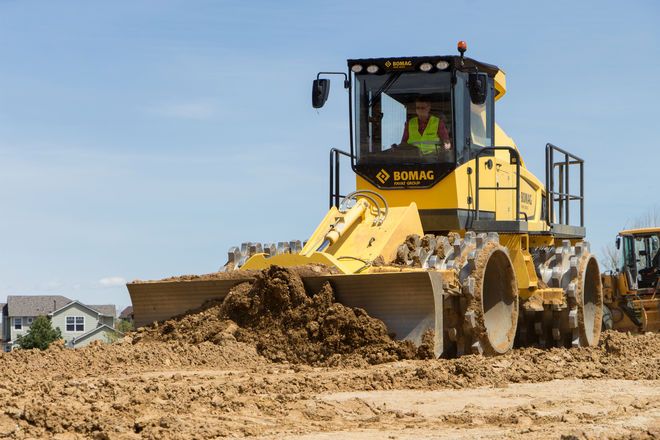 Machine de compactage de sol BOMAG pour sols mixtes et cohérents
