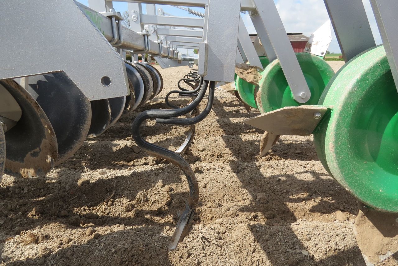 Machine agricole pour le buttage de plants de pommes de terre