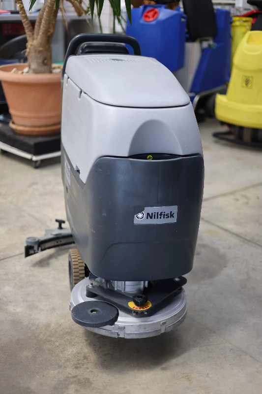 Nilfisk BA 451D autolaveuse accompagnée reconditionnée_1