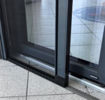 Moustiquaire latérale pour baie vitrée