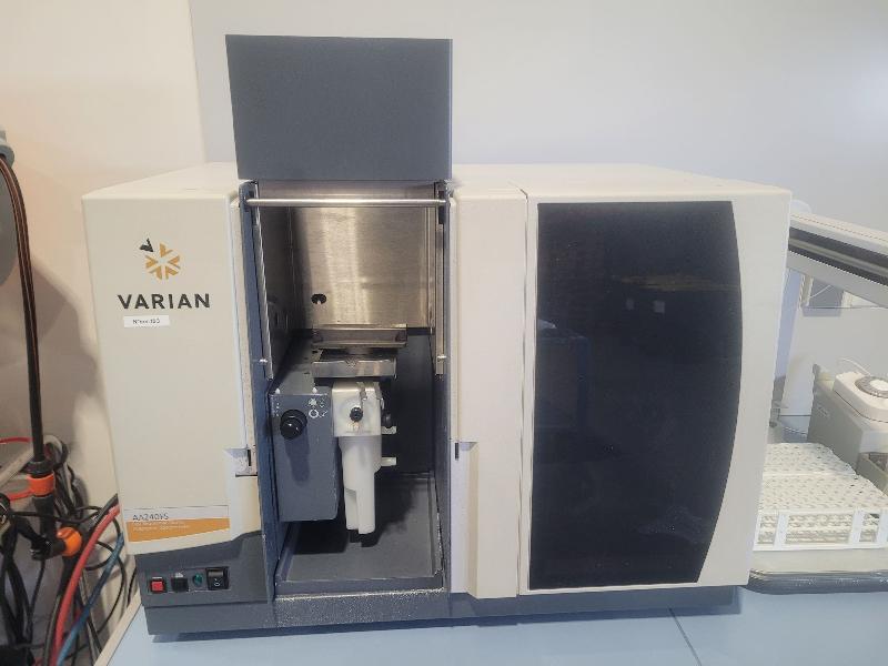Spectromètre d'Absorption Atomique flamme VARIAN SpectrAA 240FS_1
