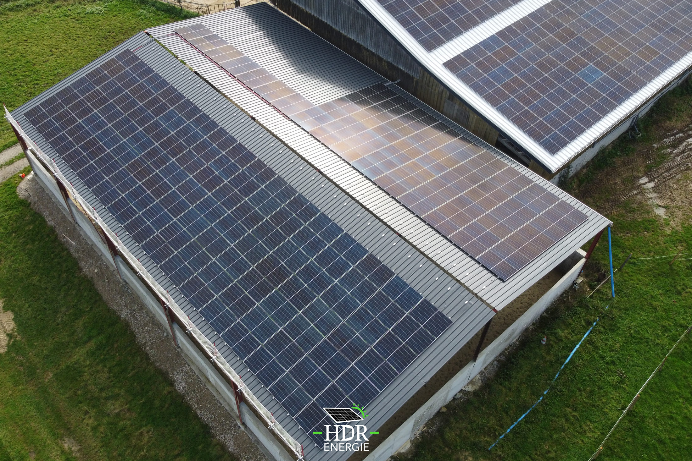 Hangar photovoltaïque  agricole - 589 panneaux - 1450m² - 262 kWc_1
