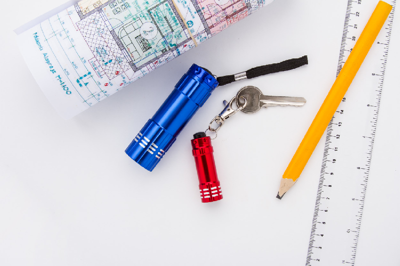 Lampe torche en aluminium - 9 LED - poignée cordelette - livrée avec 3 piles AAA - couleur bleue_1