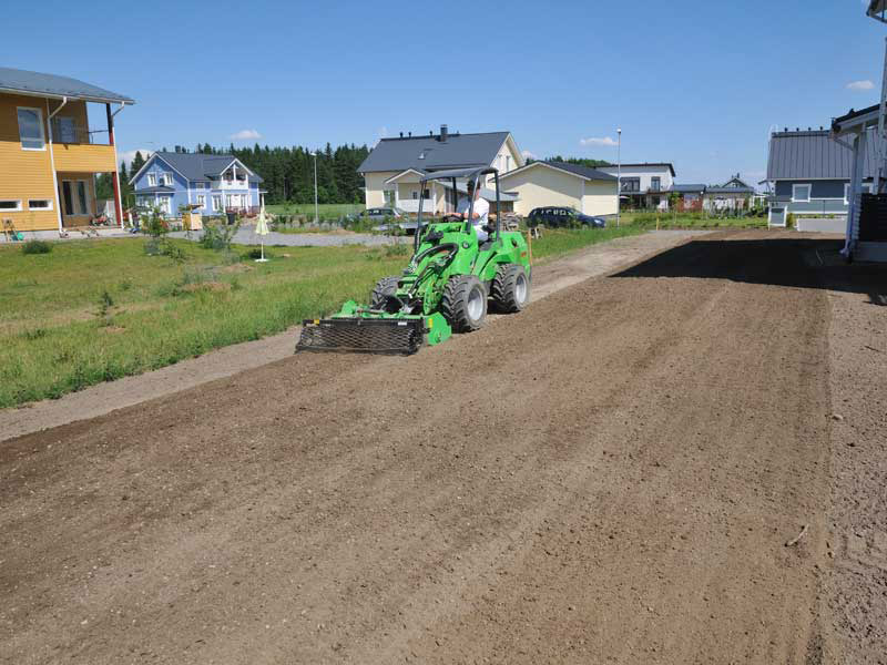 Fraise niveleuse modèle 1200 - avant - outil professionnel pour nivellement de la couche arable_1