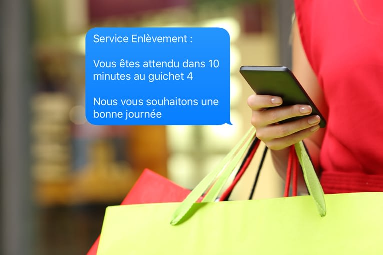 Écran géant pour affichage des informations de file d'attente et guichets