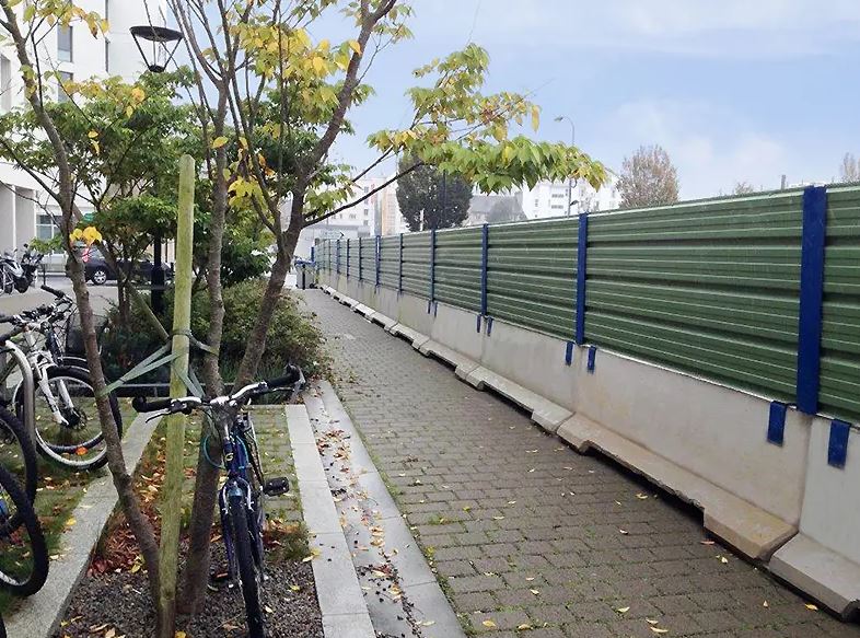 Palissade tôle bac acier pour l'accès, la fermeture, le contrôle et la sécurité des chantiers, des espaces publics et des lieux de rassemblement_1