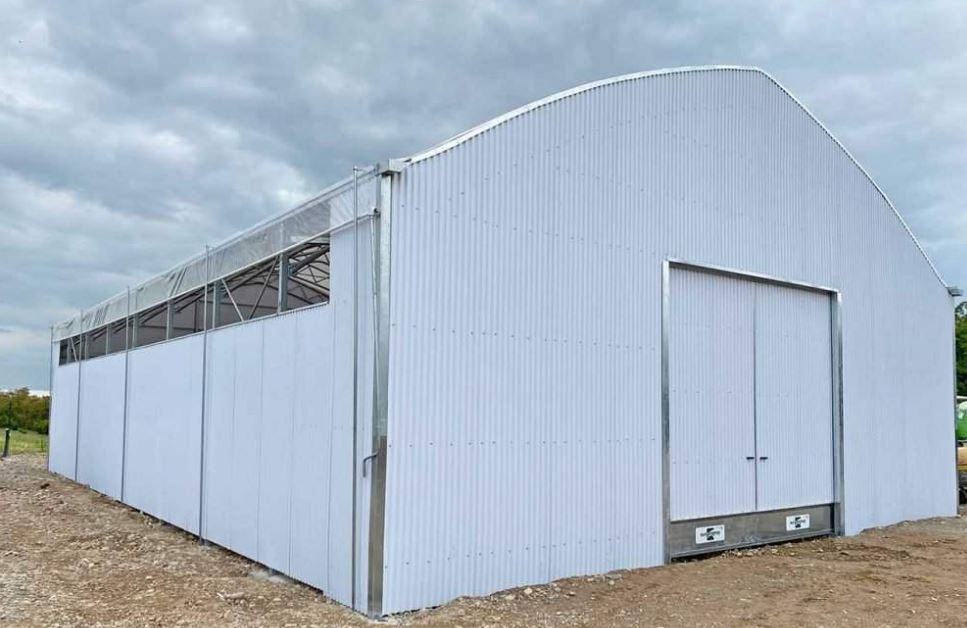 Serre à travées multiples dotée de faîtière double courbe en treillis,Idéale pour la construction d'entrepôts agricoles, d'abris pour le stockage de matériel agricole - Multiart TR_1