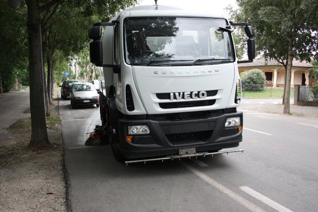 7500 - Balayeuse de voirie aspiratrice Dulevo - 6 m³ - Haut rendement et faible émission_1