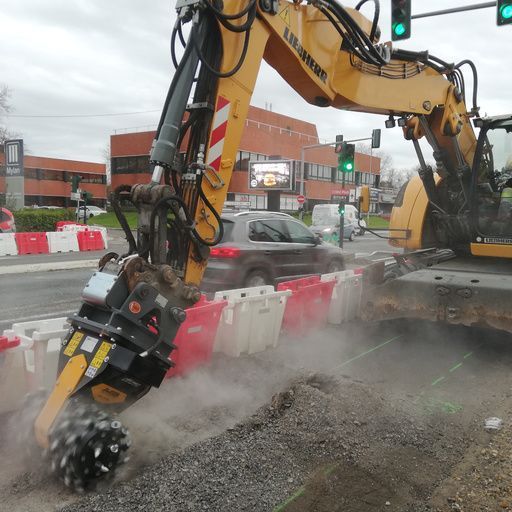 Fraise hydraulique pour pelle hydraulique et mini-chargeuse - Pression bar 300 - 350 - MB-R700_2