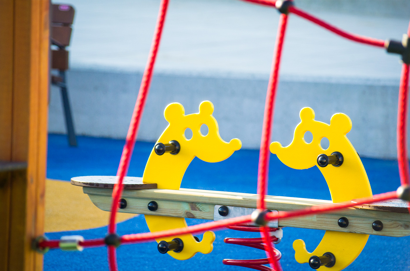 Jeu sur ressort Gus JFS14 - Matériaux résistants certifiés EN1176 - Panneaux PE-HD et acier inox_1