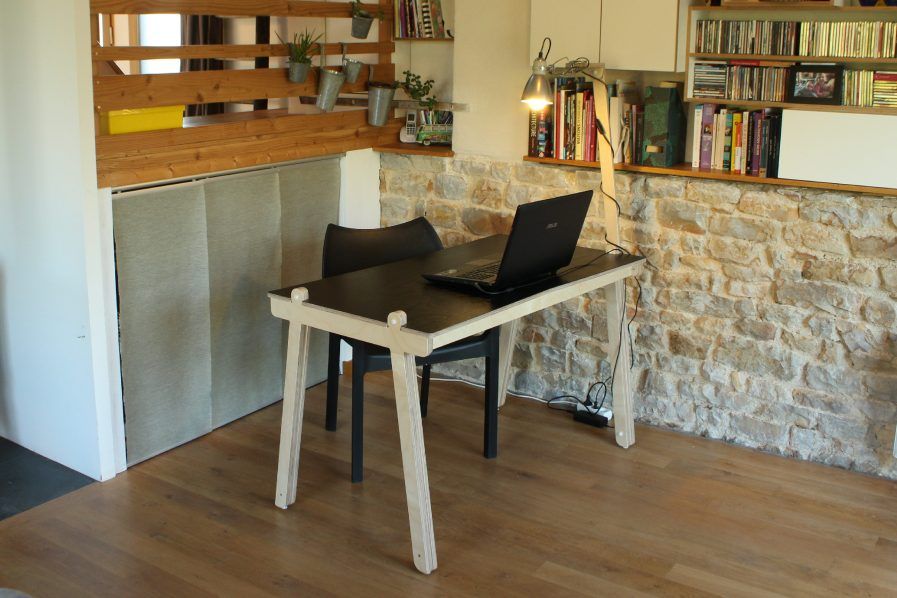 9006 - Bureau droit design en bois réversible avec mât pour éclairage - Openwood - Made in France - démontable à la main_1